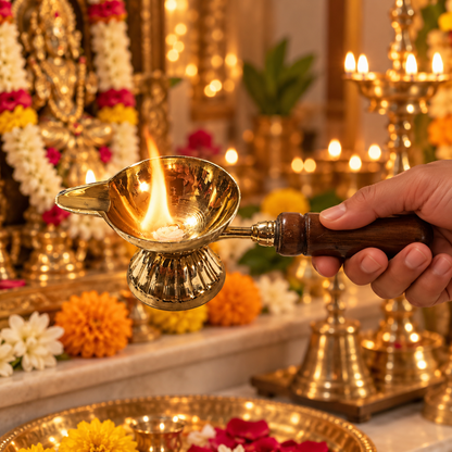 One Mukhi Akhand Brass Diya With Wooden Handle - 4 inch
